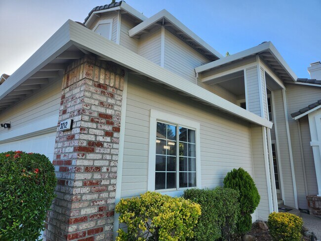 Foto del edificio - 3212 Bear Creek Dr