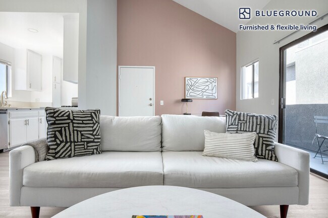 Foto del edificio - 701 N Hollywood Way