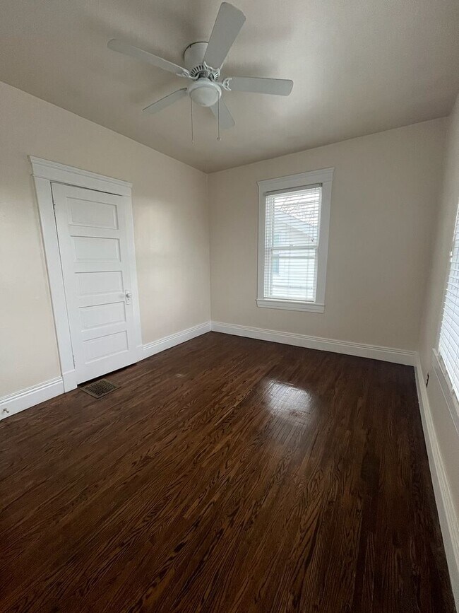 Building Photo - 1635 Norris Place