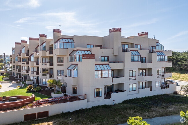 Alt. Exterior - 875 La Playa St