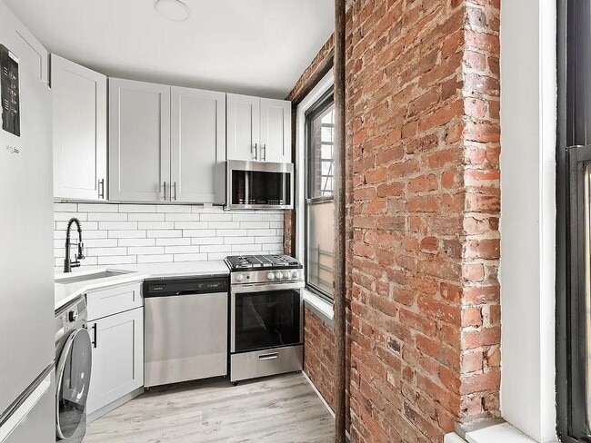 Building Photo - 350 S 4th St