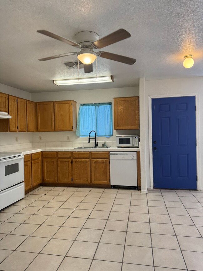 Building Photo - Cozy Updated 3-Bedroom Home Near River Acc...
