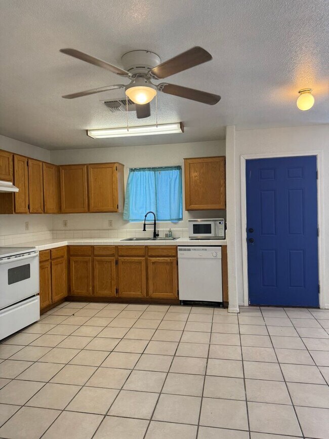 Foto del edificio - Cozy Updated 3-Bedroom Home Near River Acc...