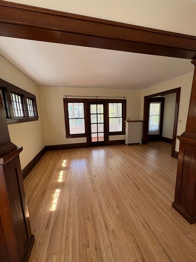 Sala de estar - 2411 Como Ave