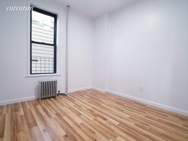 Foto del edificio - 552 Driggs Ave