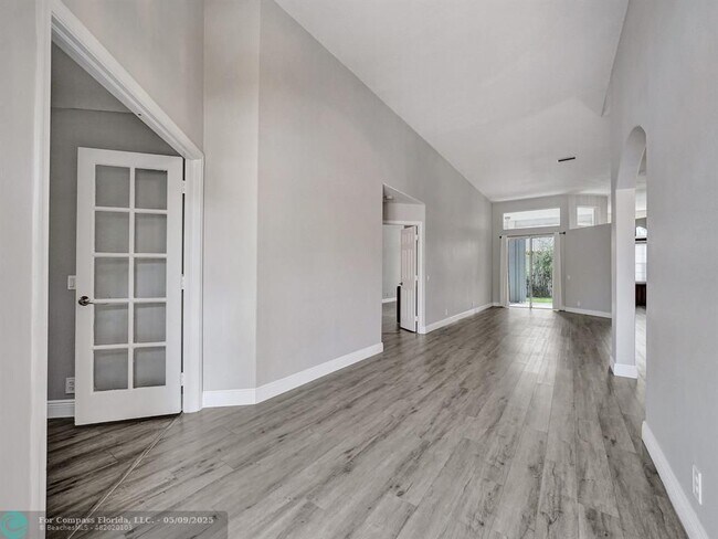 Foto del edificio - 2587 Jardin Ct