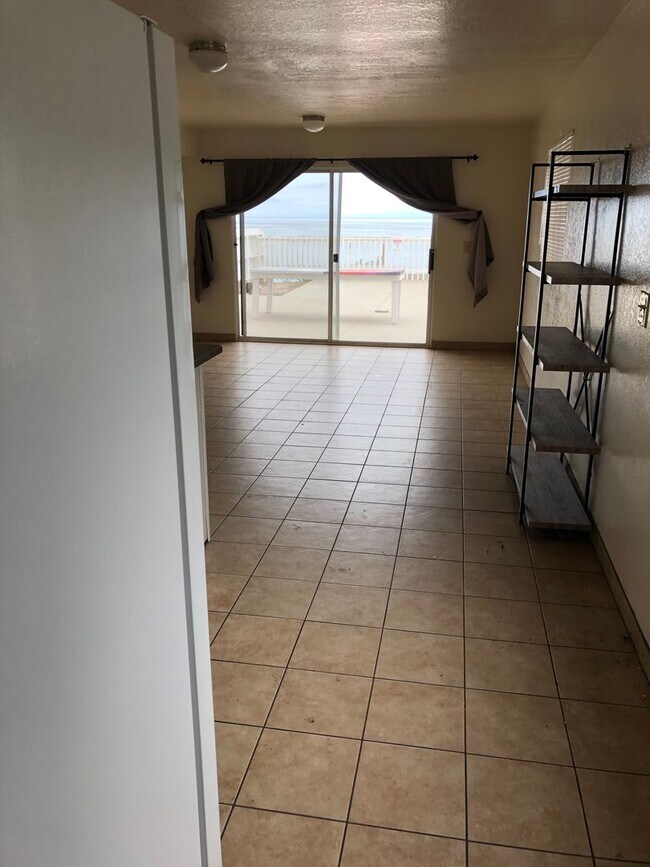 Building Photo - 6669 Del Playa Dr