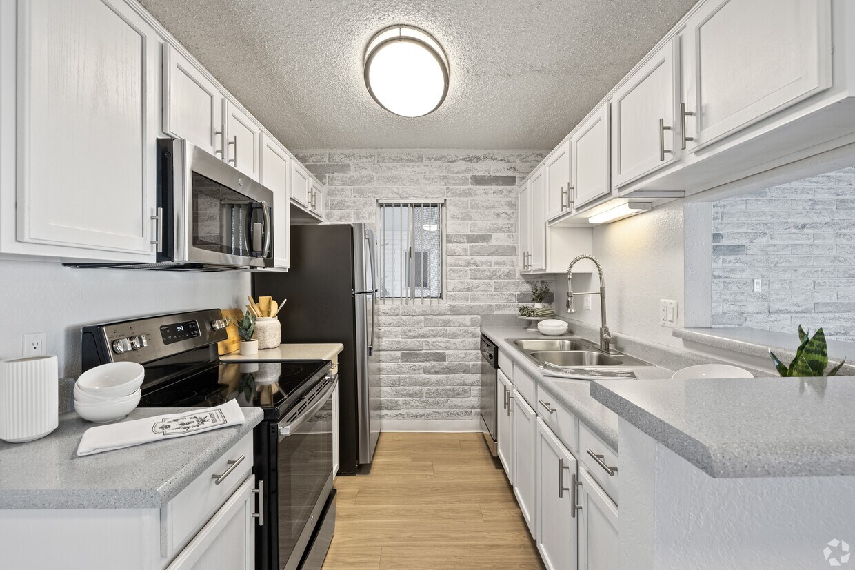 Foto principal - Fireside East Apartments