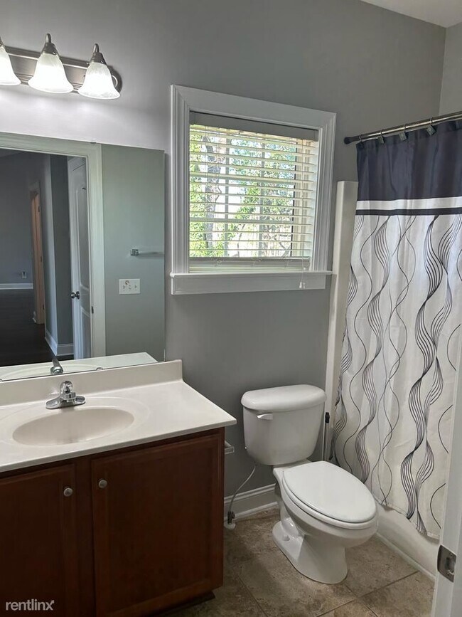 Building Photo - 3 br, 2 bath Condo - 370 Easterlin Way 370