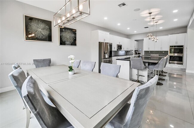 Foto del edificio - 8645 NW 39th Ct