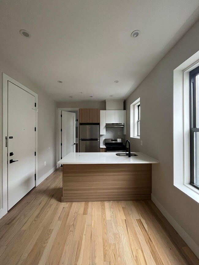 Building Photo - 162 Ocean Ave