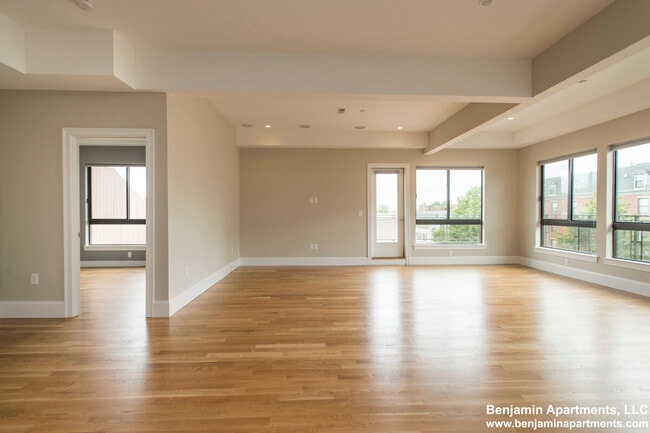 Building Photo - 227 D St