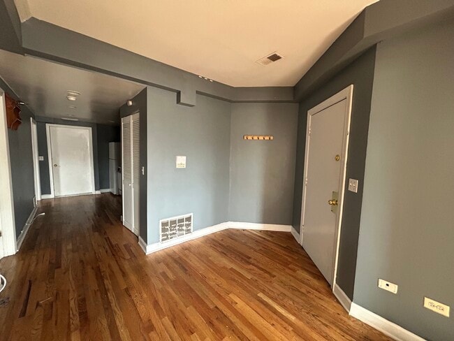 Building Photo - 3700 N Sheffield-G