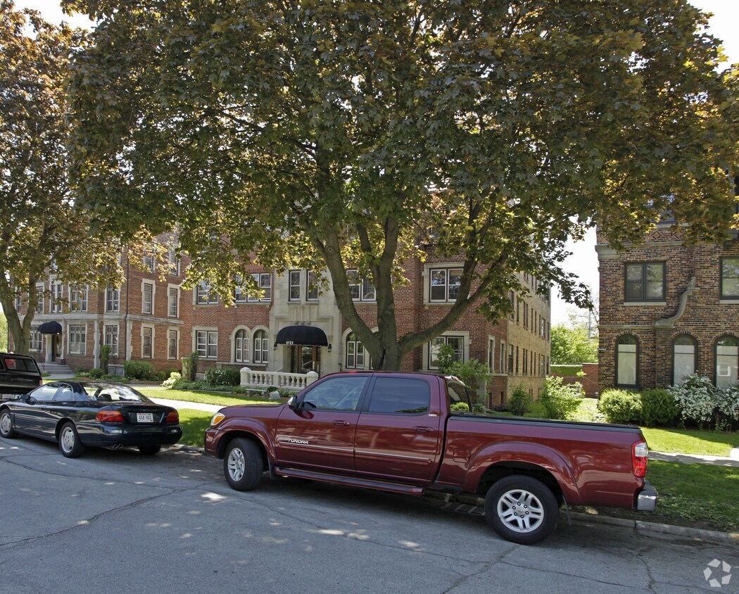 Building Photo - 4131 W Martin Dr