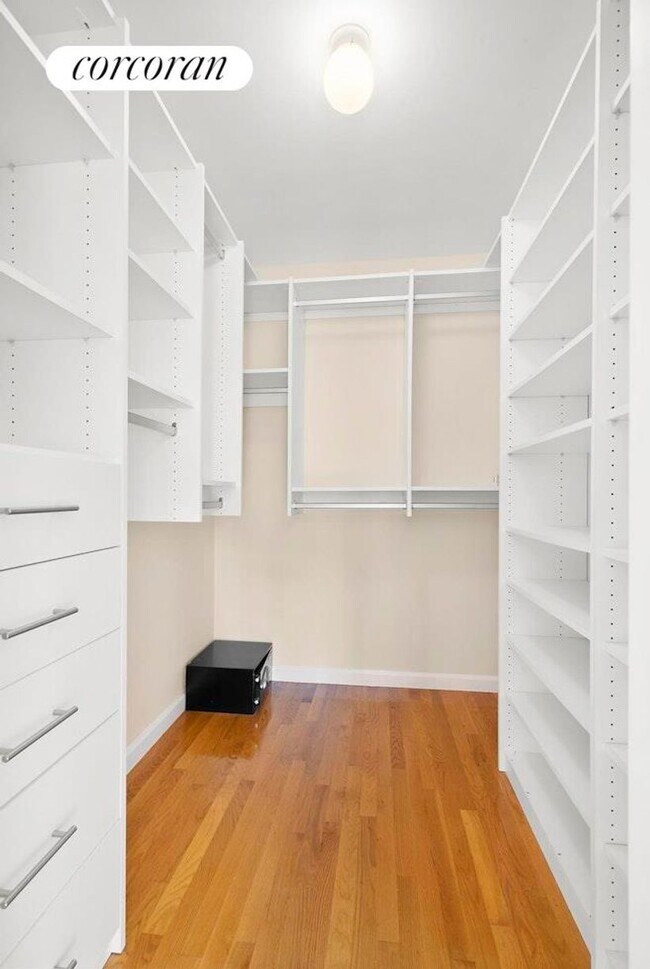 Foto del edificio - 2325-25 31st Ave
