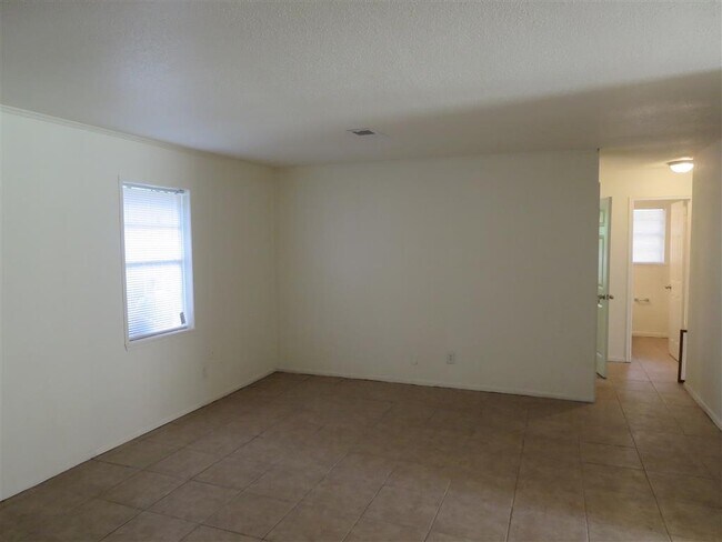 Building Photo - 9328 Nyssa Ave