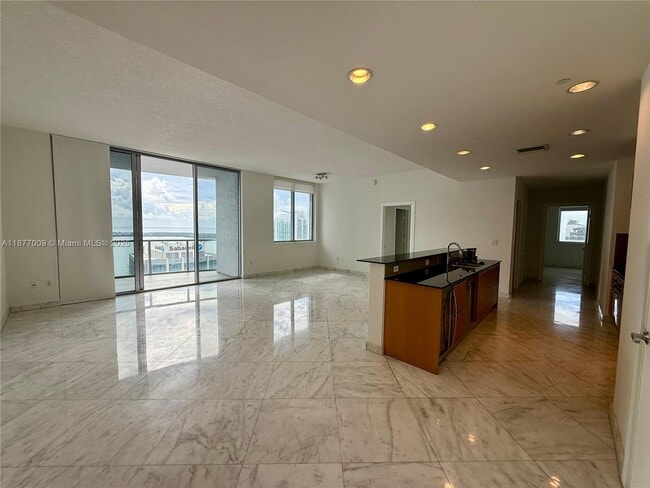 Building Photo - 1060 Brickell Ave