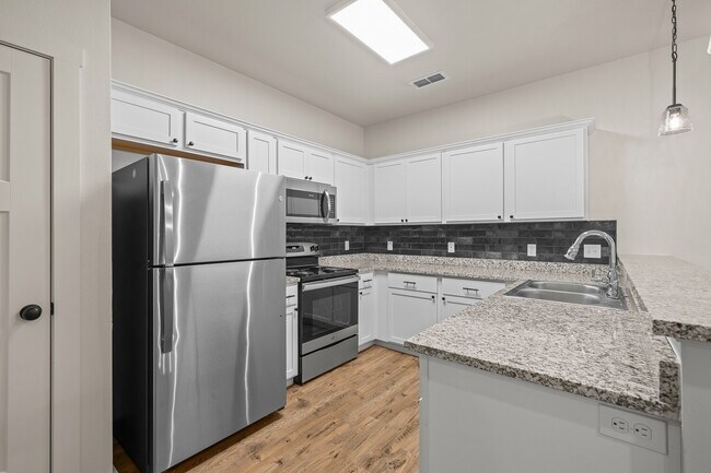 Foto del edificio - Modern Two Bedroom Townhome In Cooper!