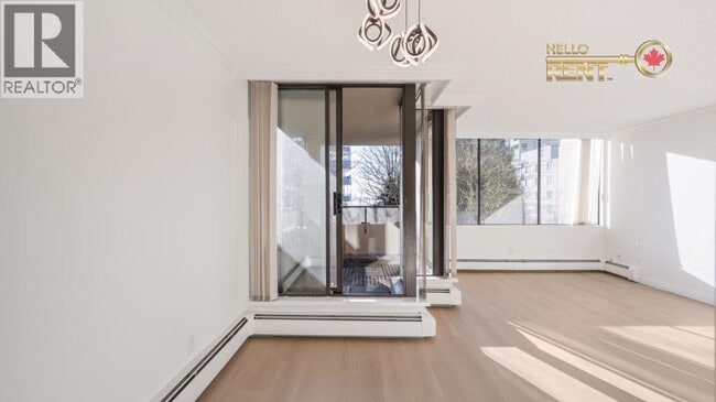 Photo du bâtiment - 1737 Duchess Ave