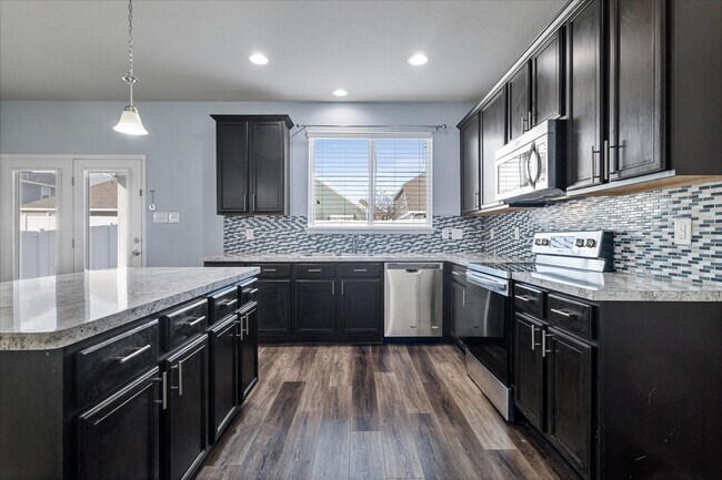 Foto del edificio - 9141 Blackstone Dr