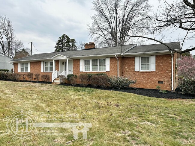 Building Photo - 204 Trail Four