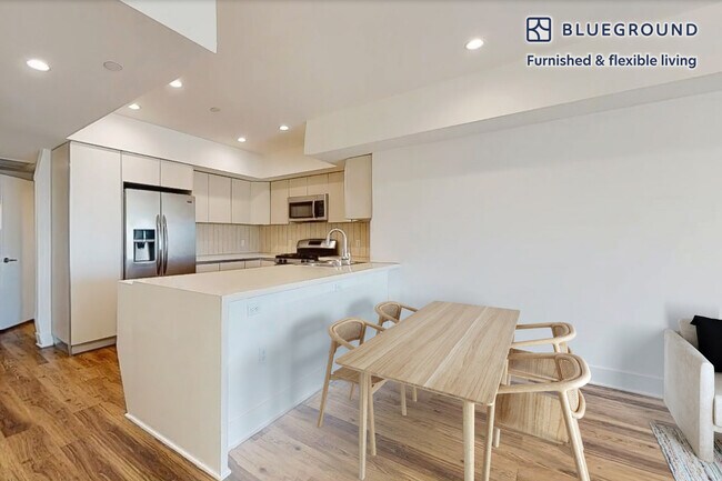 Building Photo - 1821 S Bentley Ave