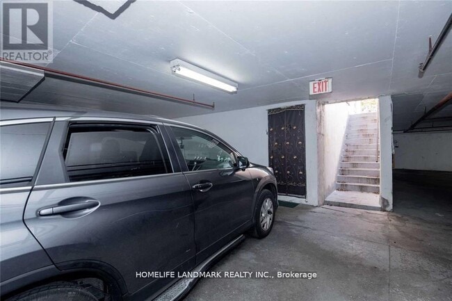 Building Photo - 1500 Sandhurst Cir