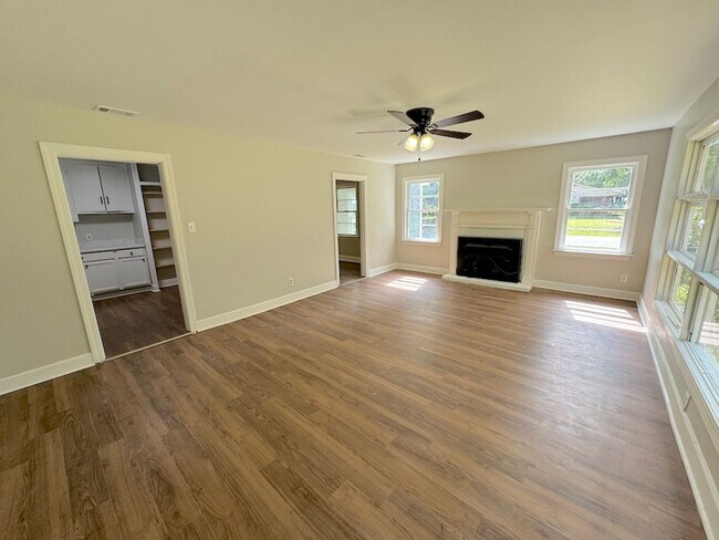 Building Photo - 3 BED | 2 BATH | BONA BELLA