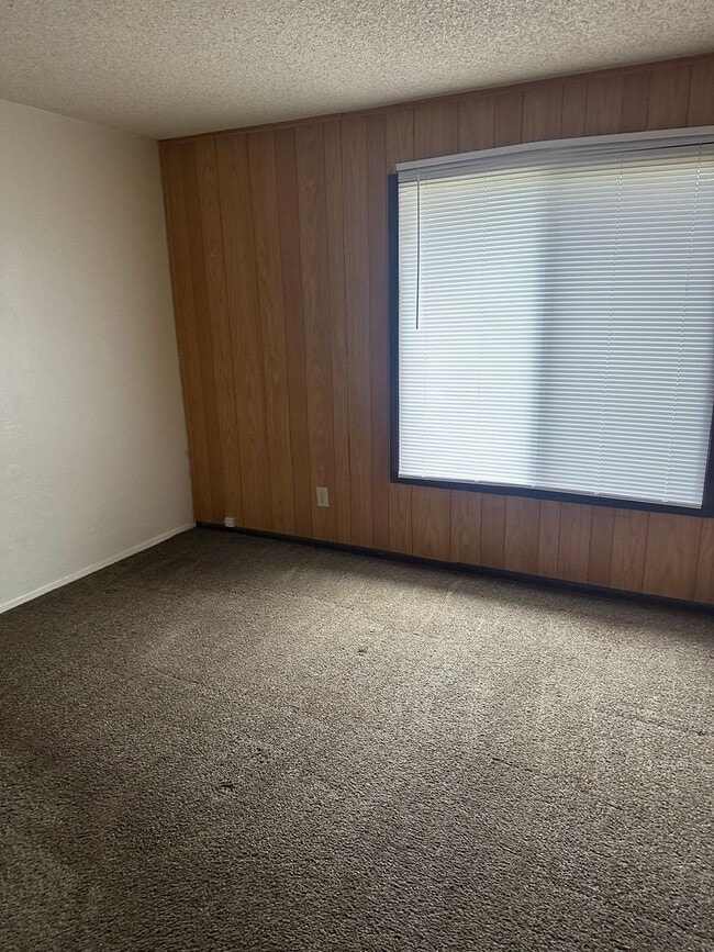 Building Photo - 912 Feather Dr