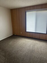 Building Photo - 912 Feather Dr