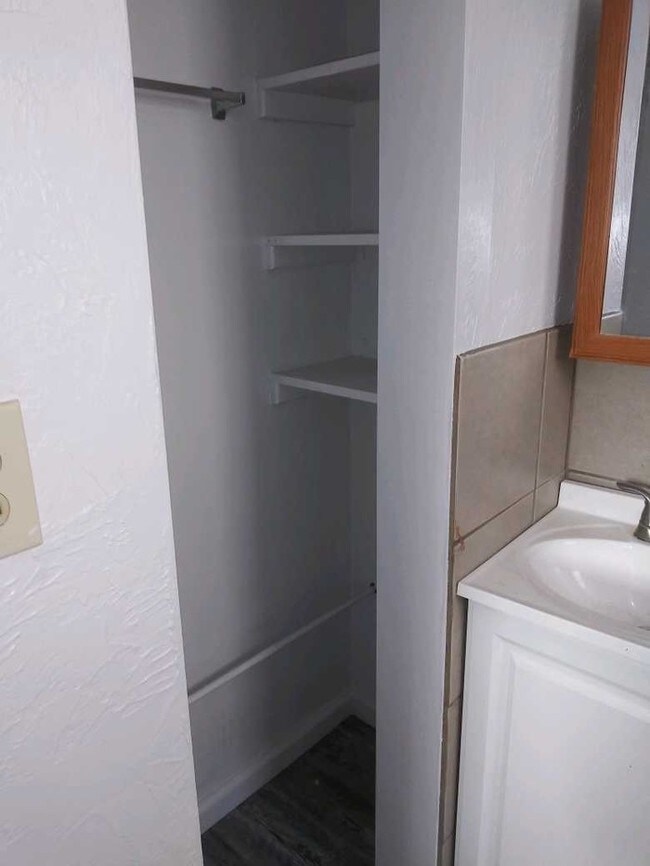 Foto del edificio - Studio Apartment Available!