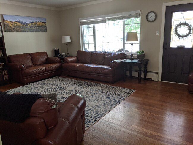 Foto del edificio - 1323 N El Paso St