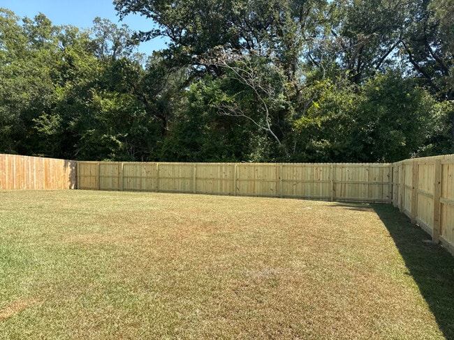 Building Photo - 13660 Shea Cir