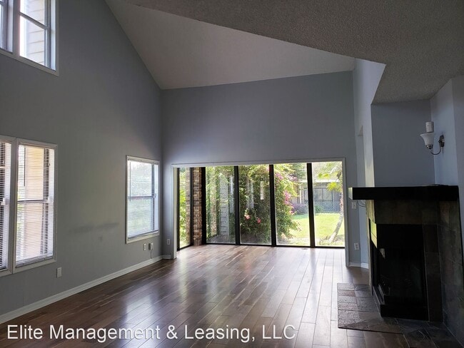 Building Photo - 3 br, 2.5 bath House - 7246 Della Dr.