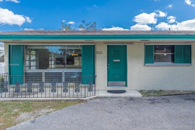 Building Photo - 815 N 46th Ave