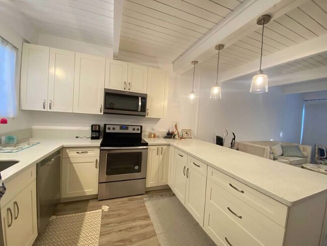 Building Photo - 1449 Hunakai St