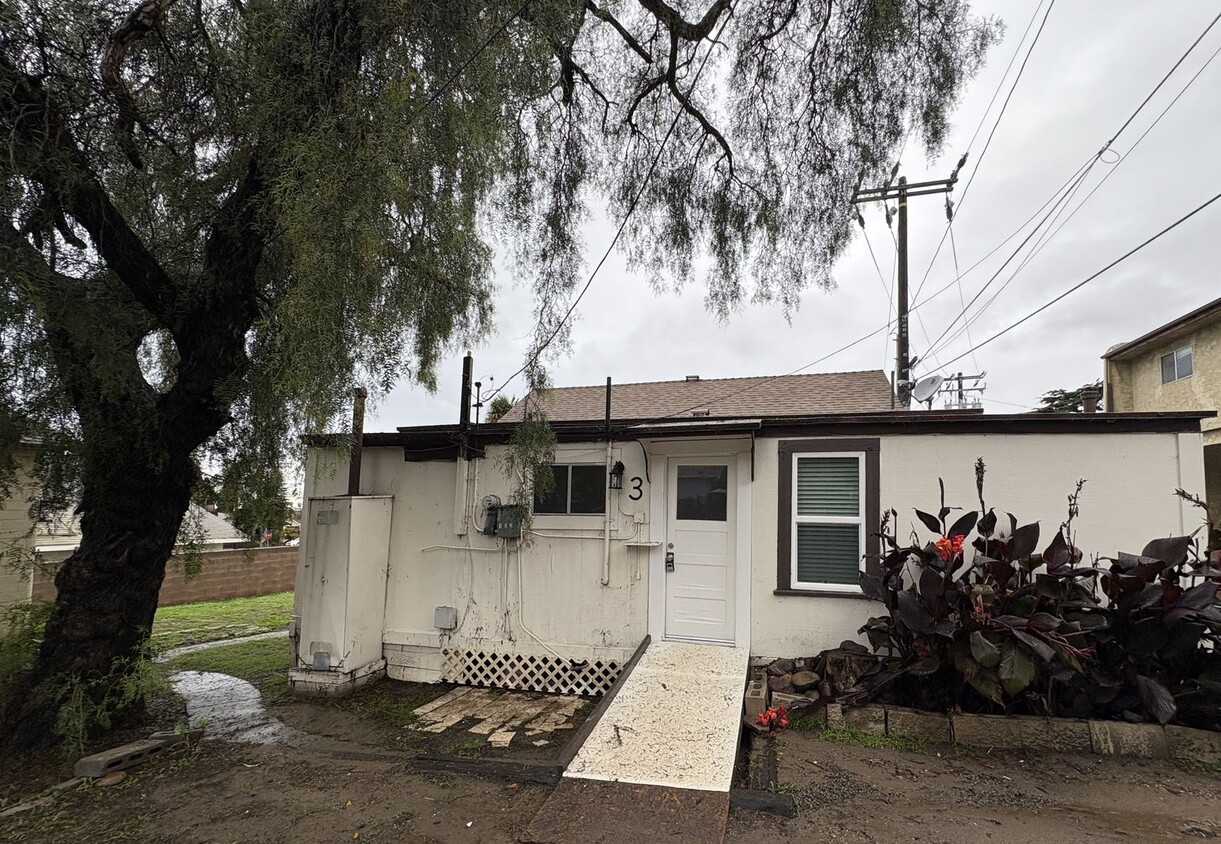 Primary Photo - Studio Located Downtown Ventura, Close to ...