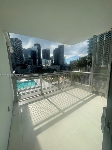 Foto del edificio - 350 S Miami Ave