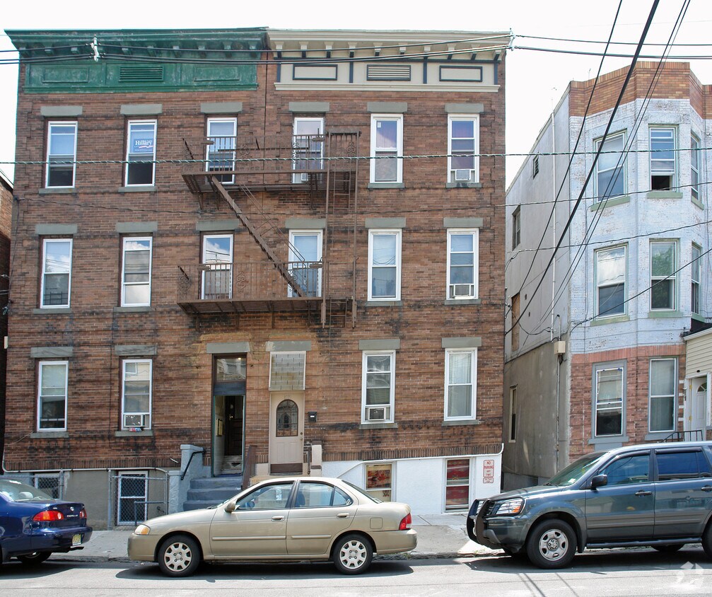 Building Photo - 1215 7th St