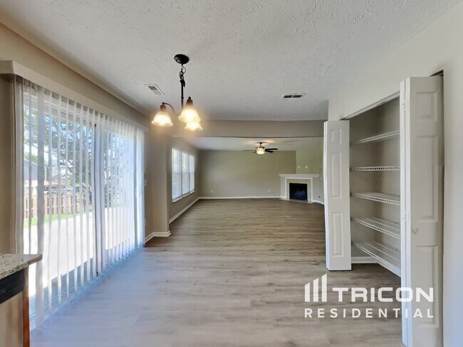 Foto del edificio - 908 Grand Oak Dr