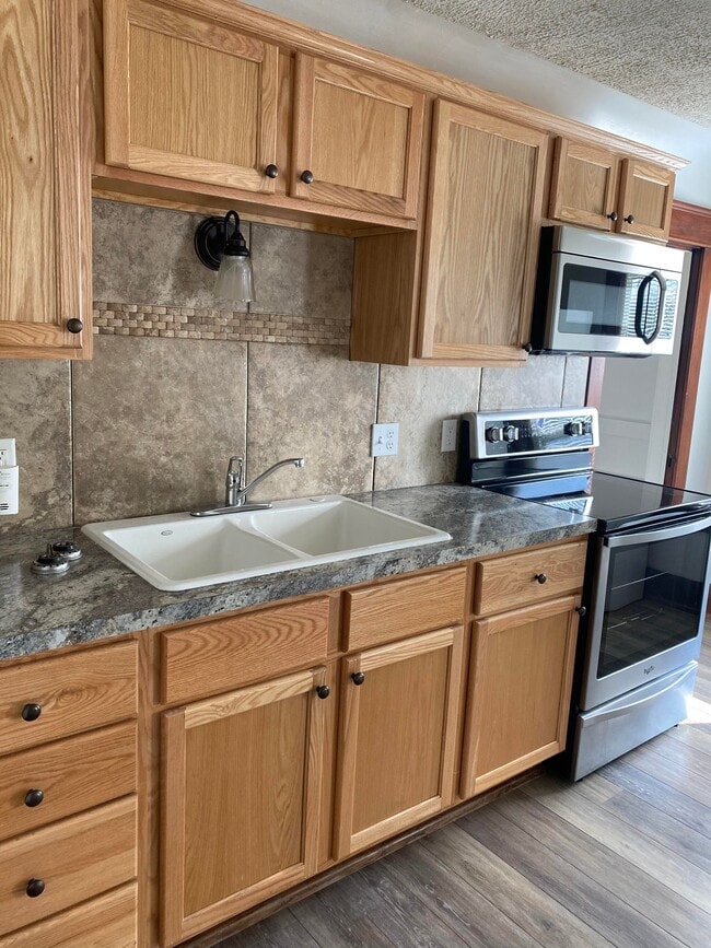 Kitchen - 401 S 27th St
