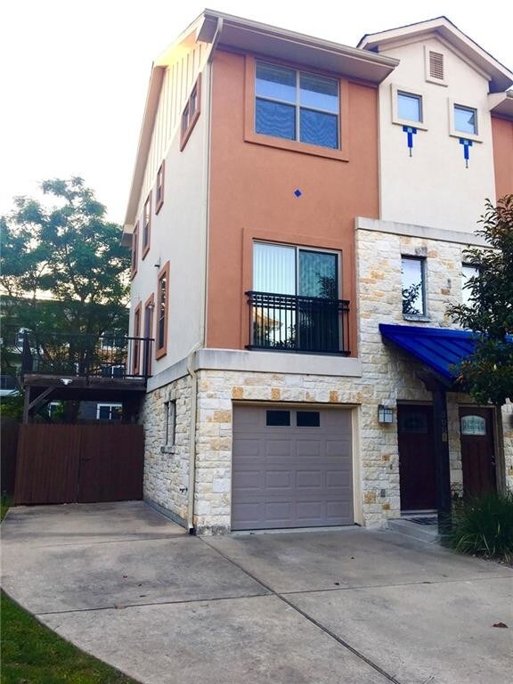 Primary Photo - 13420 Lyndhurst St