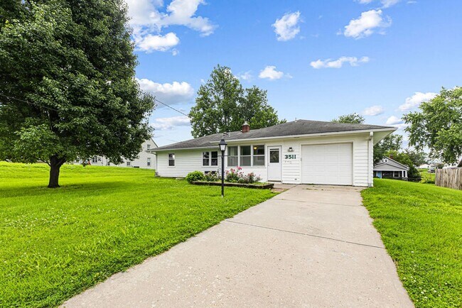 Building Photo - Remodeled 3-bedroom, 1-bath ranch with Attached Garage & Full Basement
