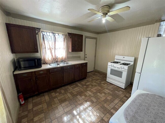 Foto del edificio - 3202 Hinton Blvd