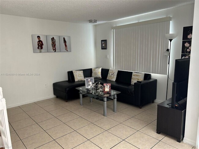 Foto del edificio - 3 br, 2.5 bath House - 6255 Kendale Lakes ...