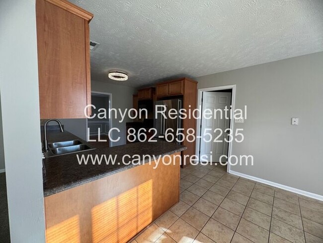 Building Photo - 105 Scaley Bark Dr