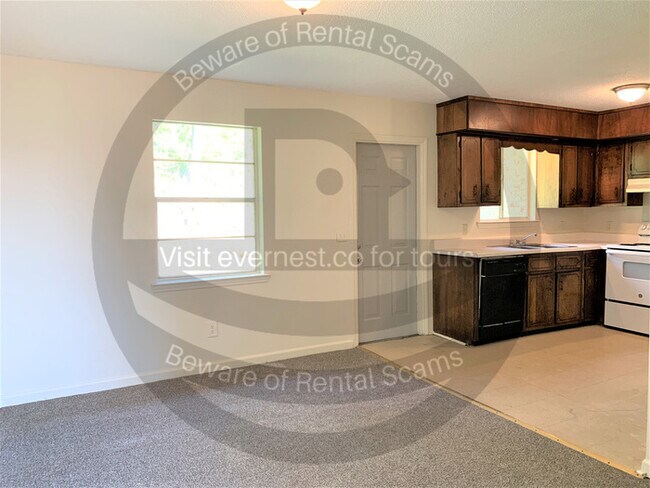 Foto del edificio - 7611 Holiday Hills Dr