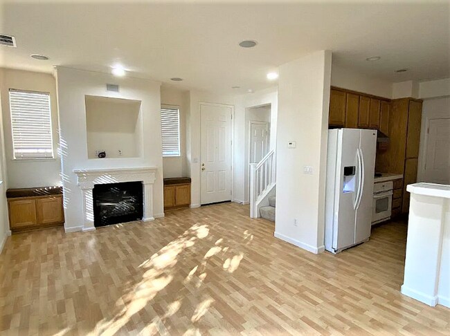 Foto del edificio - Dublin Townhouse with Solar!  3 Bed 2.5 Ba...