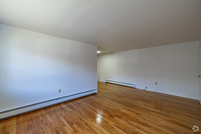 1BR, 1BA - 726SF - Living Room - Lodi Circle Apartments