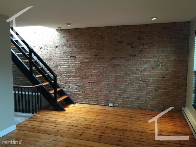 Building Photo - 192 W Brookline St